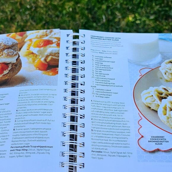 Taste of Home 25th Anniversary Cookbook Collectors Edition dated 2018 hardcover - Picture 7 of 12